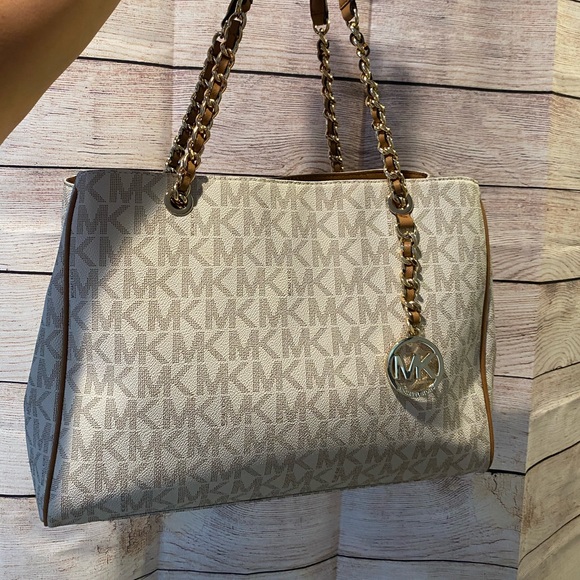 Handbag - Picture 4 of 10